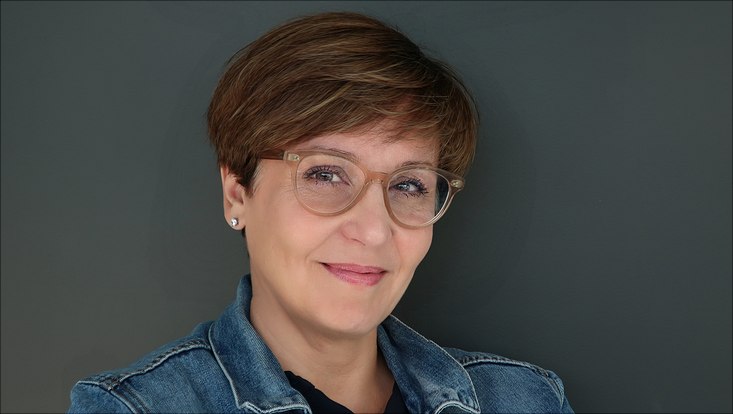 portrait of Karine Gentelet