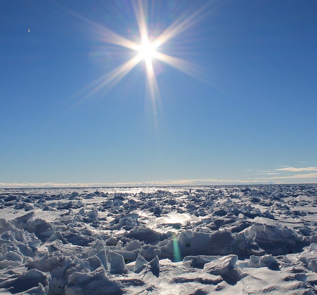 2012-12-20-eisimpressionen-lgruebner8234-awi-640x595 polar ice and sun