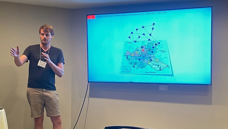 Philipp Kisters presents the SkABNet infrastructure.