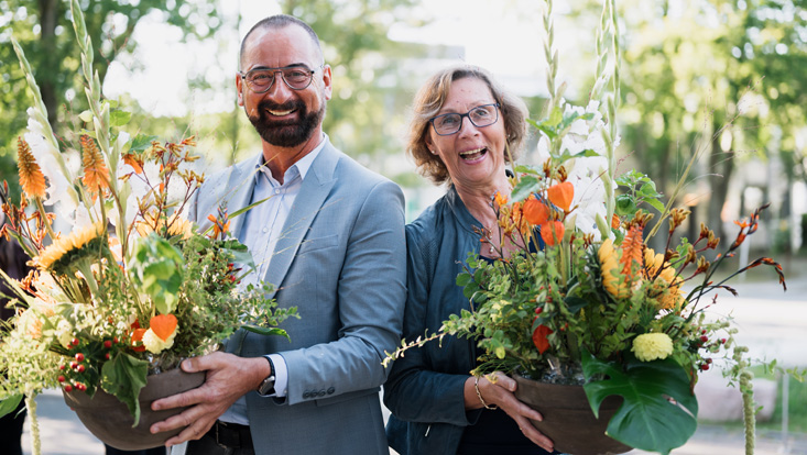 Dr. Angelika Paschke-Kratzin (rechts), Gleichstellungsbeauftragte der Universität Hamburg und Prof. Dr.-Ing. Norbert Ritter (links), Dekan der Fakultät für Mathematik, Informatik und Naturwissenschaften Dr. Angelika Paschke-Kratzin (rechts), Gleichstellungsbeauftragte der Universität Hamburg und Prof. Dr.-Ing. Norbert Ritter (links), Dekan der Fakultät für Mathematik, Informatik und Naturwissenschaften