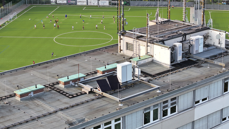 Image of the Informatikum roof with the Follow-The-Sun-Computing Solar cells installed