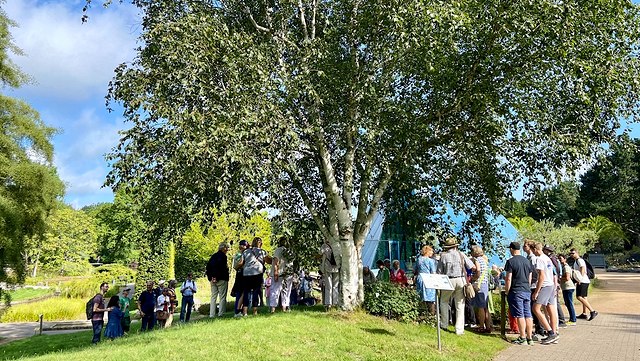 teaser-640x361 Gruppe von Menschen im Loki-Schmidt-Garten