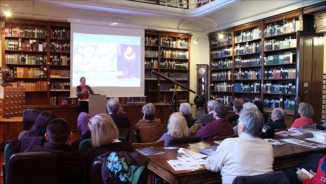 FHS-Vortrag-2014-Wf-2394-640x361 Vortrag von Gudrun Wolfschmidt in der Bibliothek der Hamburger Sternwarte