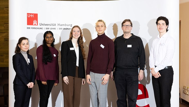 Gruppenfoto: Carla Miksche, Karthiga Selvarajah, Lailisa Marie Blad, Jonas Morast, Thomas Behrens, Daniel Mansouri