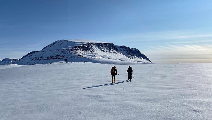 View over the snow-covered landscape in the "Blæsedalen" valley, the study site on Disko Island, West Greenland