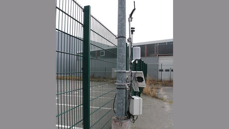 husco2-01 Wetterstation im Industriegebiet
