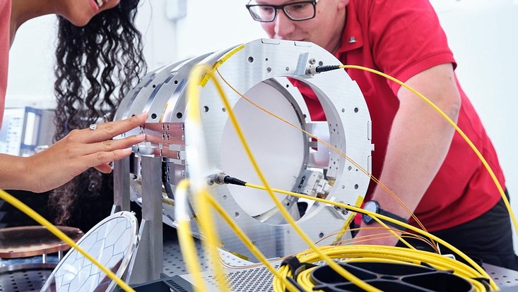 researchers of the excellence cluster quantum universe at work