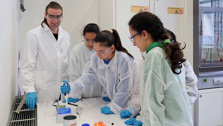 bild16-733x414 Girls' Day in den Nanowissenschaften