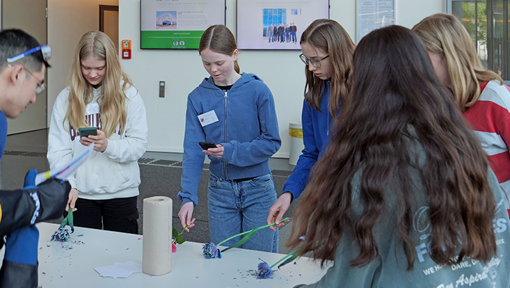 bild07-733x414 Girls' Day in den Nanowissenschaften