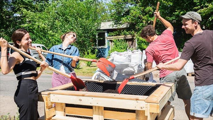 240516-palettenworkshop-schb-4120-733x414 Bild vom Palettenmöbelbauworkshop für die Science City Bahrenfeld