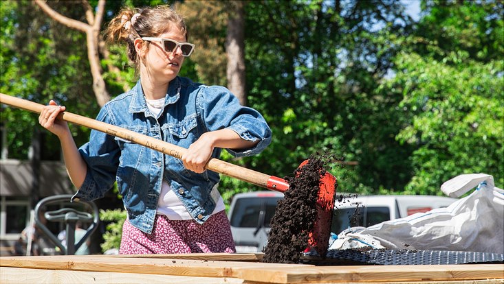 240516-palettenworkshop-schb-4102-733x414 Bild vom Palettenmöbelbauworkshop für die Science City Bahrenfeld