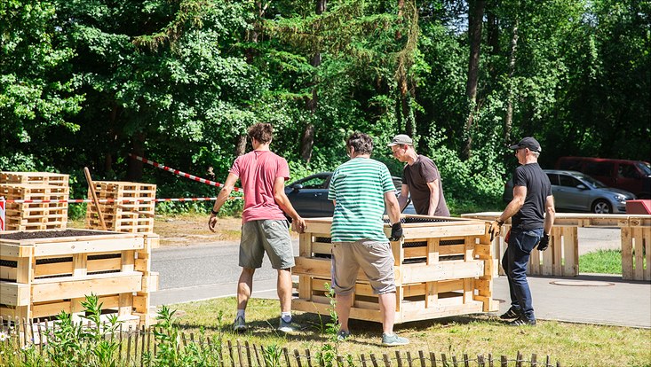 240516-palettenworkshop-schb-4191-733x414 Bild vom Palettenmöbelbauworkshop für die Science City Bahrenfeld