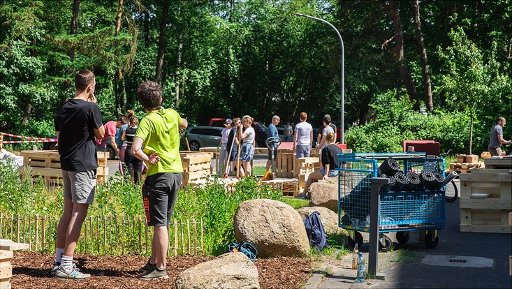 240516-palettenworkshop-schb-4262-733x414 Bild vom Palettenmöbelbauworkshop für die Science City Bahrenfeld