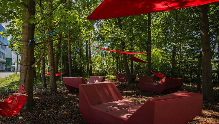 240516-palettenworkshop-schb-4282-733x414 Bild vom Palettenmöbelbauworkshop für die Science City Bahrenfeld