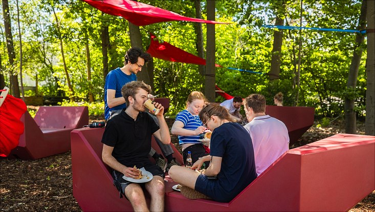 240516-palettenworkshop-schb-4369-733x414 Bild vom Palettenmöbelbauworkshop für die Science City Bahrenfeld