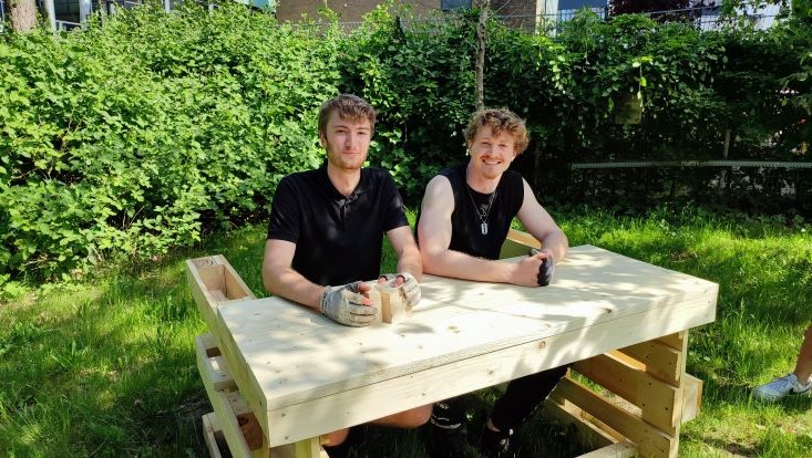 img-20240516-155945-uhh-min-flick-733x414 Bild vom Palettenmöbelbauworkshop für die Science City Bahrenfeld