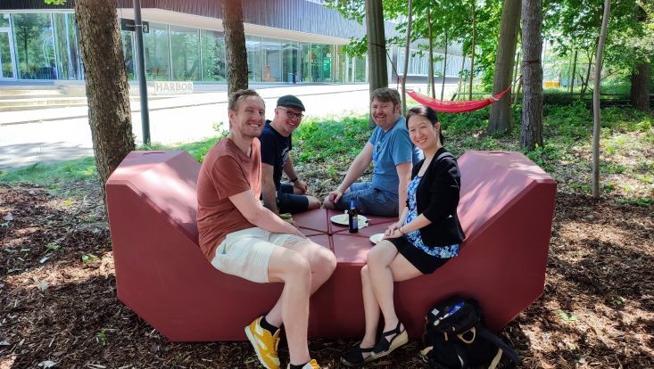 img-20240516-131138-uhh-min-flick-733x414 Bild vom Palettenmöbelbauworkshop für die Science City Bahrenfeld