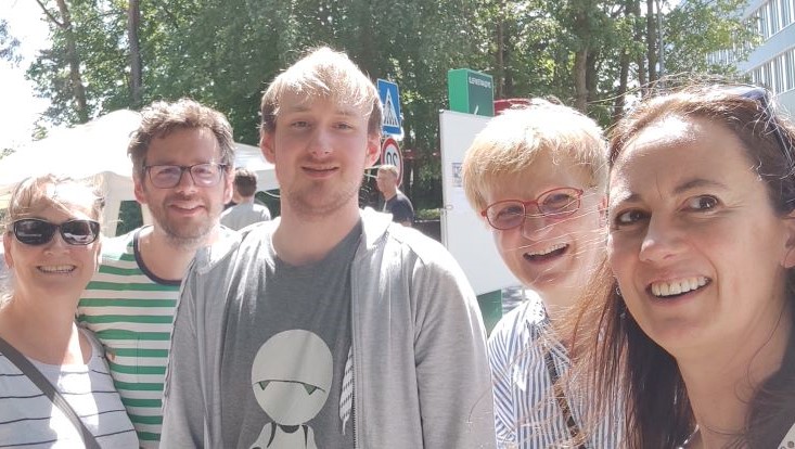 img-20240516-130727-uhh-min-flick-733x414 Bild vom Palettenmöbelbauworkshop für die Science City Bahrenfeld