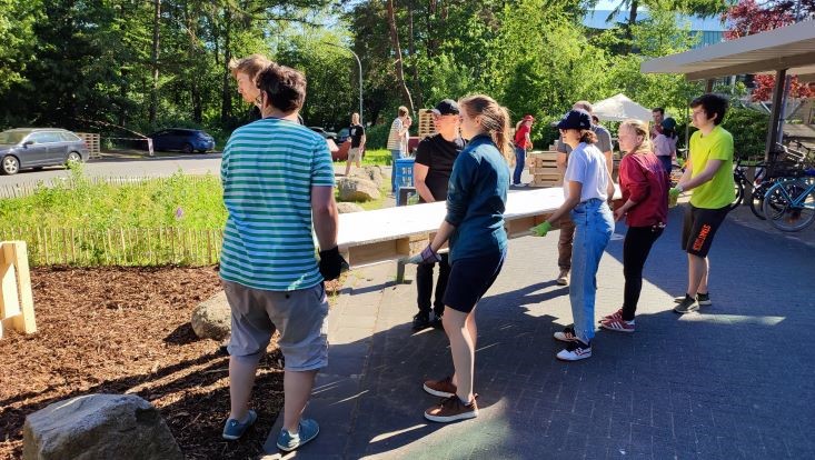 img-20240516-095930-uhh-min-flick-733x414 Bild vom Palettenmöbelbauworkshop für die Science City Bahrenfeld