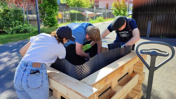 img-20240516-094354-uhh-min-flick-733x414 Bild vom Palettenmöbelbauworkshop für die Science City Bahrenfeld