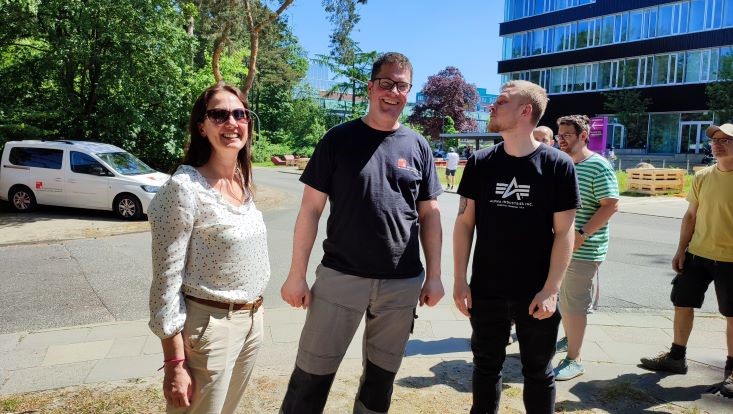 img-20240516-125245-uhh-min-flick-733x414 Bild vom Palettenmöbelbauworkshop für die Science City Bahrenfeld