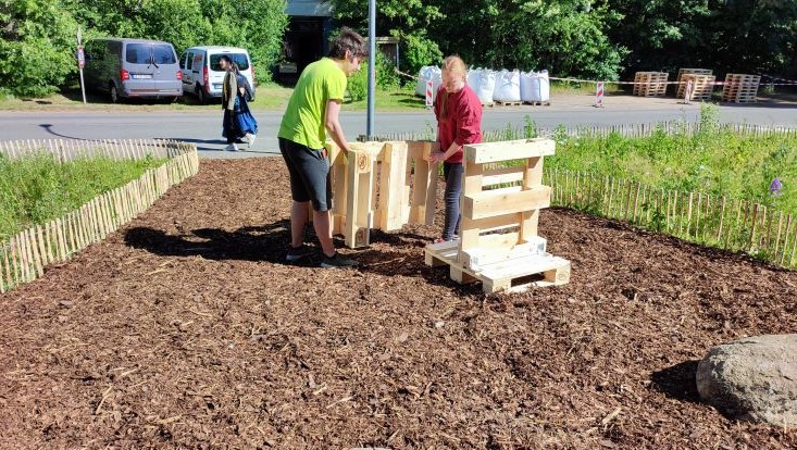 img-20240516-095734-uhh-min-flick-733x414 Bild vom Palettenmöbelbauworkshop für die Science City Bahrenfeld