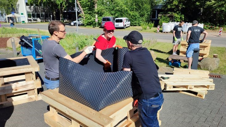 img-20240516-094405-uhh-min-flick-733x414 Bild vom Palettenmöbelbauworkshop für die Science City Bahrenfeld