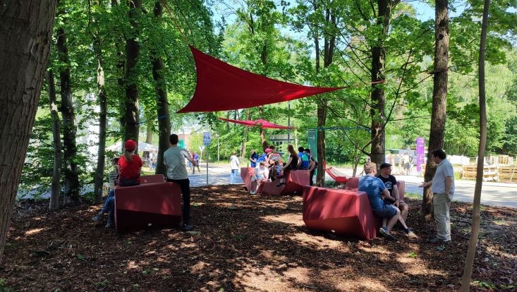 img-20240516-131721-uhh-min-flick-733x414 Bild vom Palettenmöbelbauworkshop für die Science City Bahrenfeld