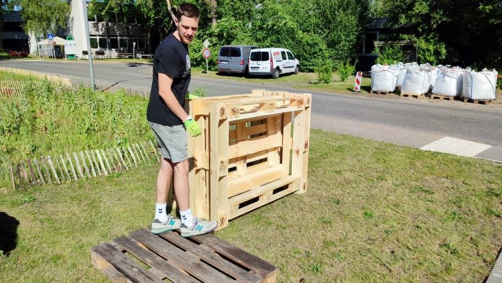 img-20240516-094426-uhh-min-flick-733x414 Bild vom Palettenmöbelbauworkshop für die Science City Bahrenfeld