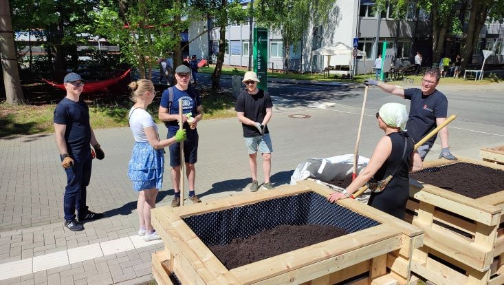 img-20240516-120005-uhh-min-flick-733x414 Bild vom Palettenmöbelbauworkshop für die Science City Bahrenfeld