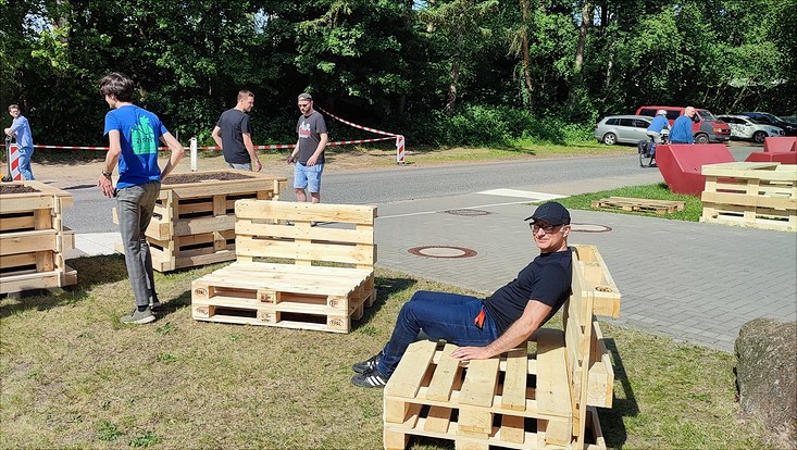 img-20240516-155015-733x414 Bild vom Palettenmöbelbauworkshop für die Science City Bahrenfeld