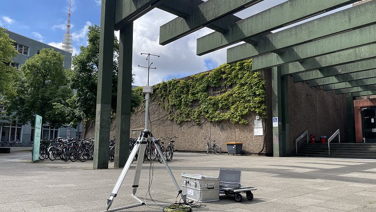 3D-Ultraschall-Anemometer vor dem Geomatikum