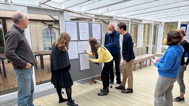 Teilnehmende eines Workshops