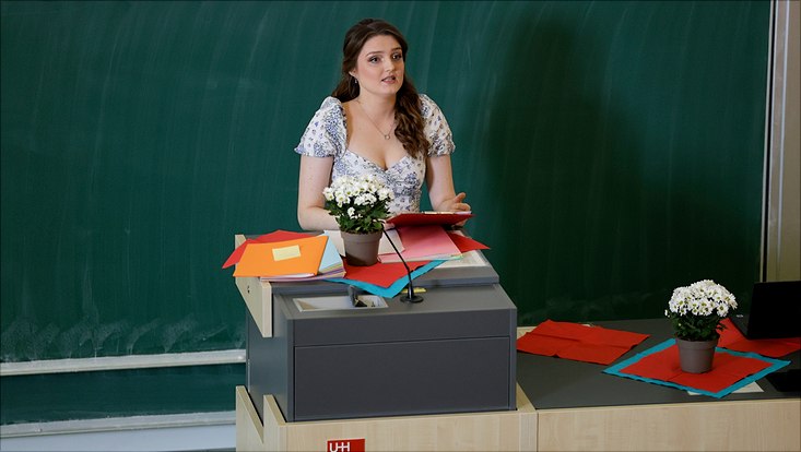 -40a3368-733x414 Foto Urkundenverleihung
