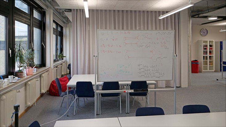 uhh-min-fuchs-p1048884-733x414 Studentischer Arbeitsraum in der Jungiusstraße 11C