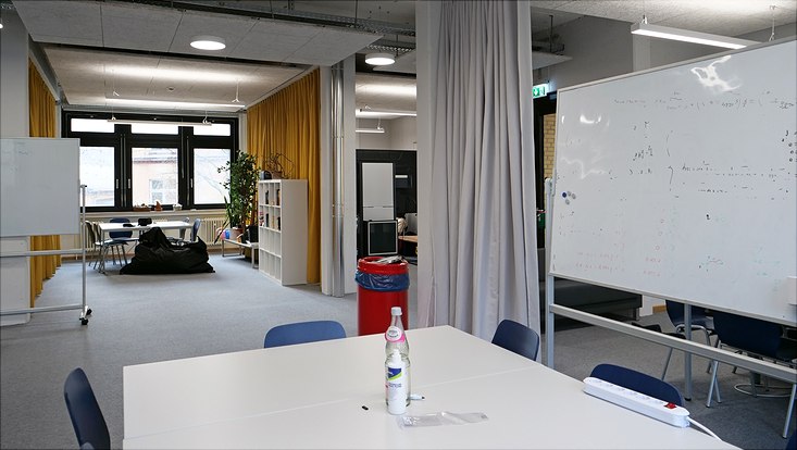 uhh-min-fuchs-p1048865-733x414 Studentischer Arbeitsraum in der Jungiusstraße 11C