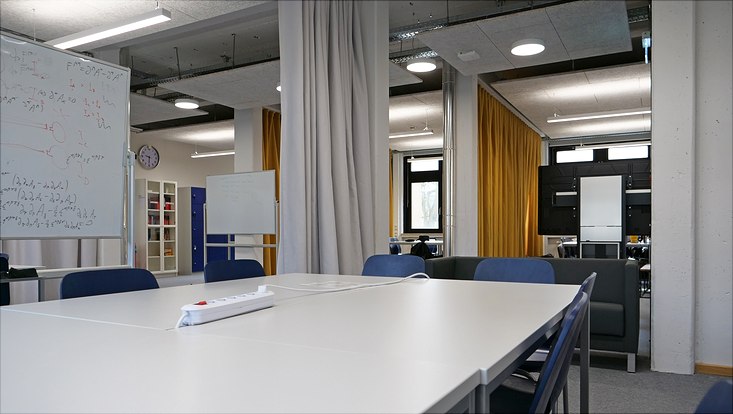 uhh-min-fuchs-p1048881-733x414 Studentischer Arbeitsraum in der Jungiusstraße 11C