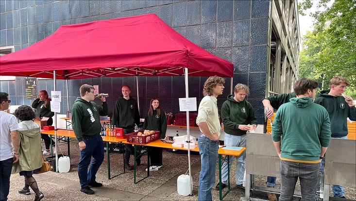 sommerfest-2024-4-fsr-grillstand-733x414 Grillstand vom FSR