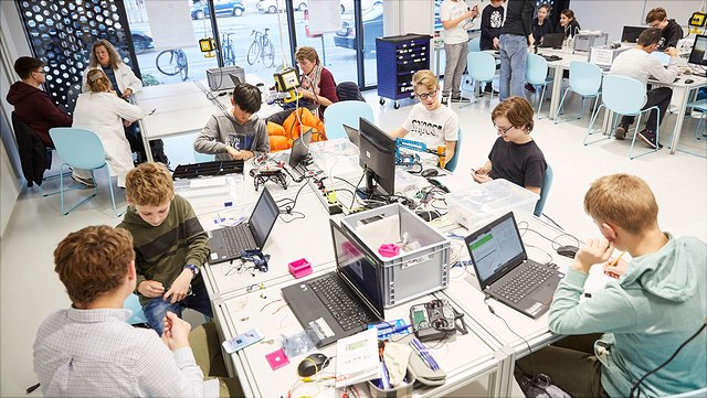 Schüler:innen forschen im Schülerforschungszentrum