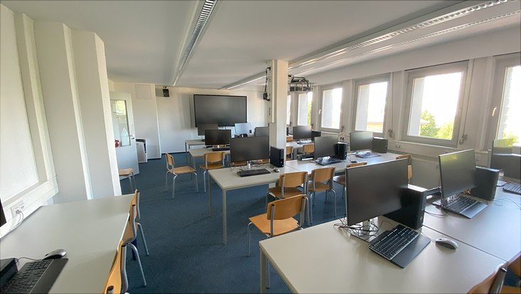 jungius-9-302-pc3-img-3632-uhh-min-weyers-733x414 Raum 302 in der Jungiusstraße 9