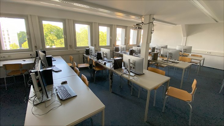 jungius-9-302-pc3-img-3631-uhh-min-weyers-733x414 Raum 302 in der Jungiusstraße 9
