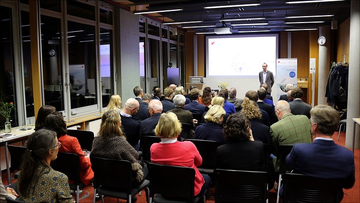 ycsa2-733x414 Otto Bischoff begrüßt die Gäste zur Preisverleihung.