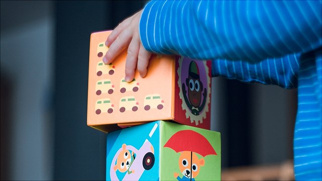 markus-spiske-toys-unsplash-640x361 a few toy cubes stacked by a child
