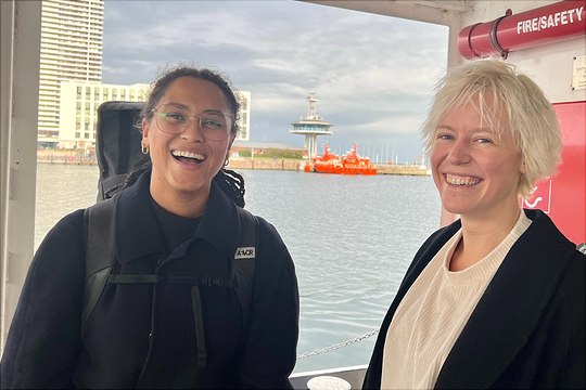 clarisse goesele-ella logemann-540x360 Clarisse Gösele und Ella Logemann bei der Fahrt mit der Fähre über die Trave zur BeachBay in Travemünde, gelegen auf der Halbinsel Priwall