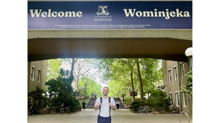 Eduardo in front of the University of Melbourne