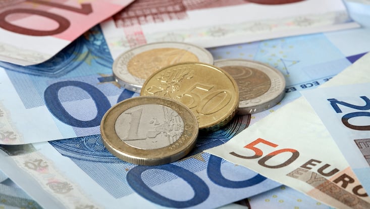 Symbolbild Euroscheine und Euromünzen
