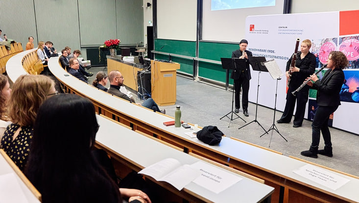 cen-graduation-ceremony-2025-c-sven-wied-uhh2-733x414 CEN Graduation Ceremony 2025