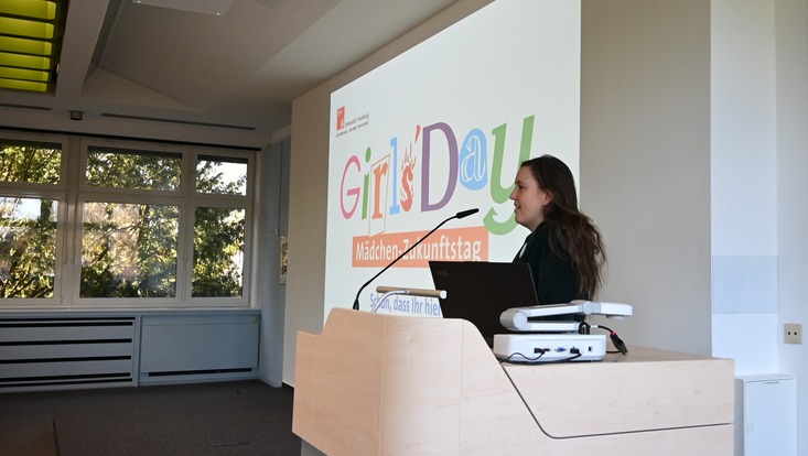 1-1 Warm welcome and Lecture on "We're building an Index... but how?" by Prof. Dr. Annett Ungethüm