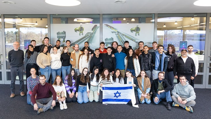 1-025-04-07-schwartz-reisman-gruppe-mm-4988-733x414 Gruppenbild