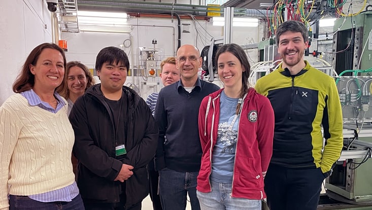 photo of Erika Garuttis research group at the testbeam in Hamburg in April 2025